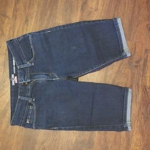 Size 8 Denizen by Levi Modern skinny shorts